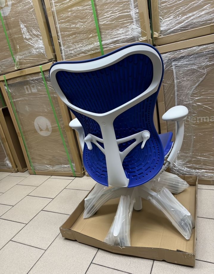 herman miller mirra 2 chair ultramarine & studio white herman miller mirra 2 chair ultramarine & studio white