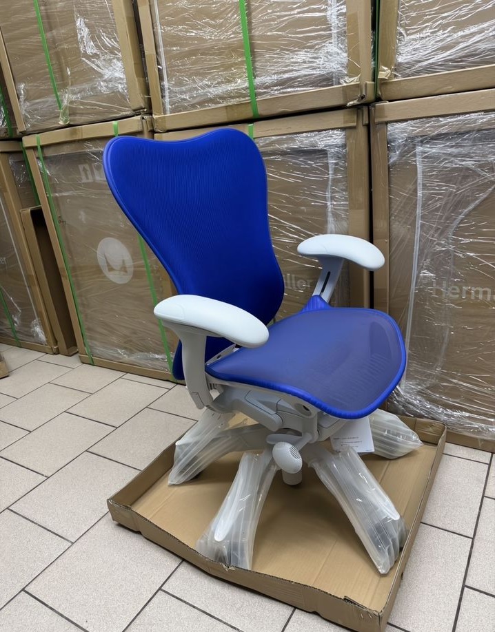herman miller mirra 2 chair ultramarine & studio white herman miller mirra 2 chair ultramarine & studio white