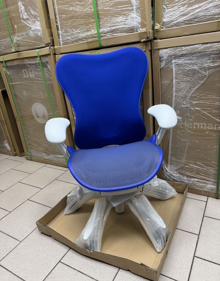herman miller mirra 2 chair ultramarine & studio white herman miller mirra 2 chair ultramarine & studio white