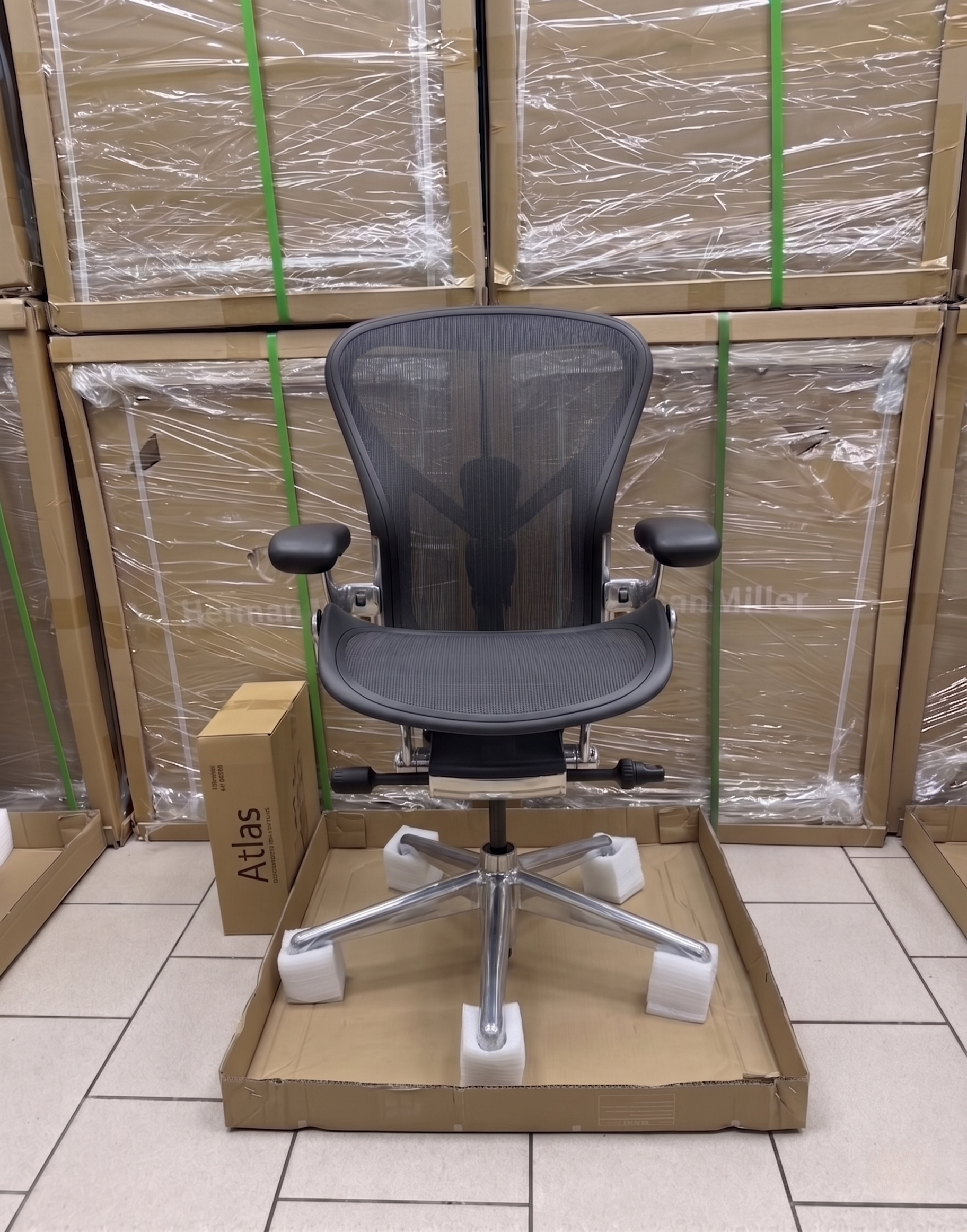 herman miller aeron remastered onyx & polished aluminium herman miller aeron remastered onyx & polished aluminium